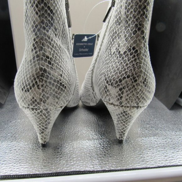 Kenneth Cole Women's Ankle Boots. Size 7..5.  Grey/White. NWT - Picture 5 of 10